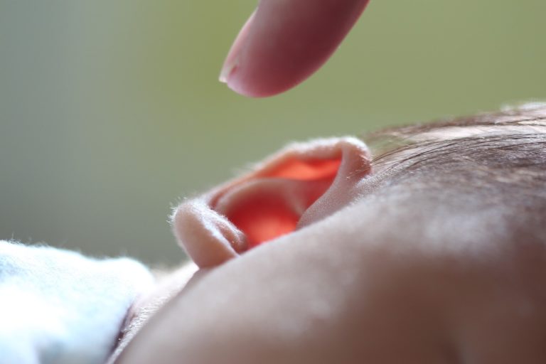 幼児の耳